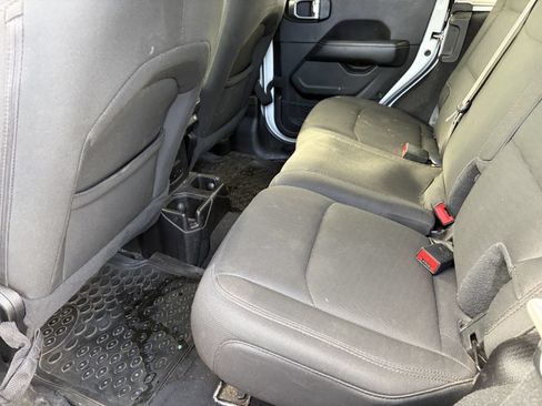 Used 2020 Jeep Wrangler Unlimited Sahara AWD/4WD image 8