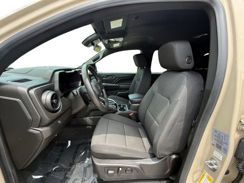 Used 2023 Chevrolet Colorado Trail Boss w/ Technology Package AWD/4WD image 9