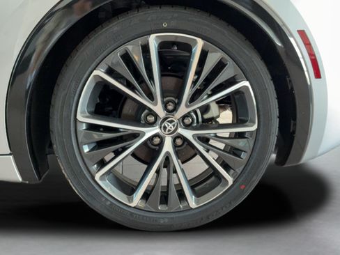 Used 2025 Toyota Prius Limited FWD image 35