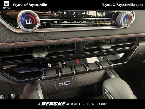 Used 2024 Chevrolet Colorado Z71 w/ Z71 Convenience Package 2 AWD/4WD image 25