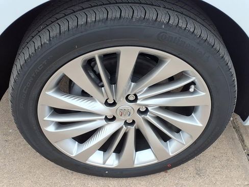 New 2026 Buick Envision Avenir image 9