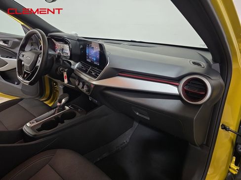 Used 2025 Chevrolet Trax RS image 30