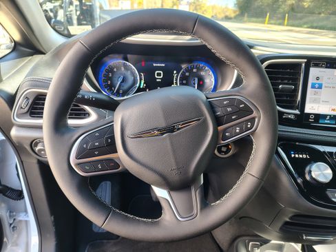 New 2026 Chrysler Pacifica Select image 29