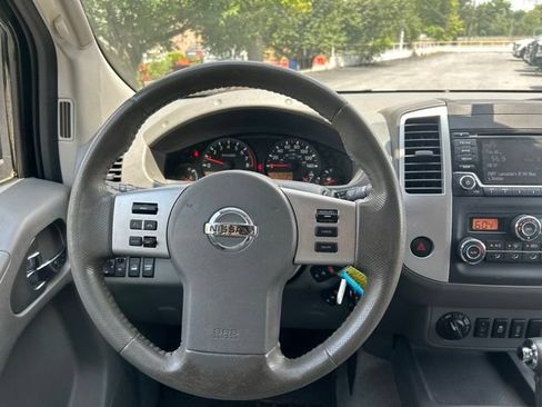 Used 2017 Nissan Frontier SV w/ SV Value Truck Package AWD/4WD image 14