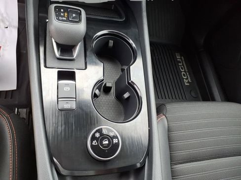 Used 2025 Nissan Rogue SV AWD/4WD image 23