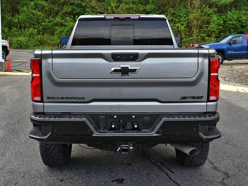 Used 2025 Chevrolet Silverado 2500 ZR2 w/ Technology Package AWD/4WD image 7