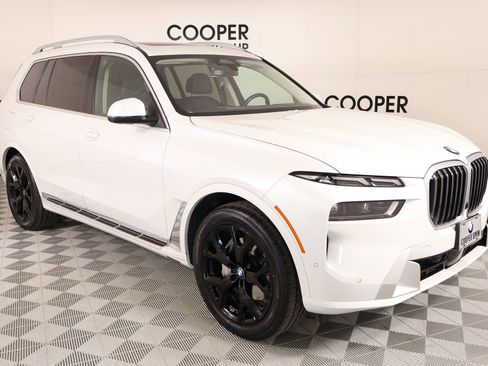 Used 2025 BMW X7 xDrive40i image 1