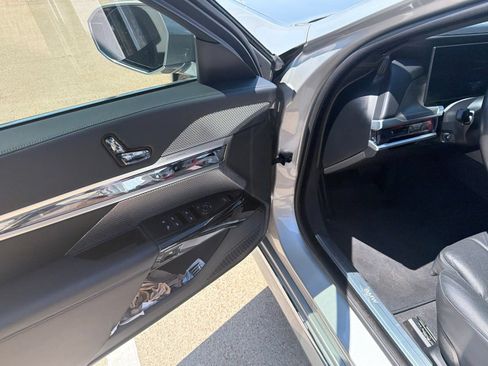 Used 2024 BMW i7 eDrive50 RWD image 15