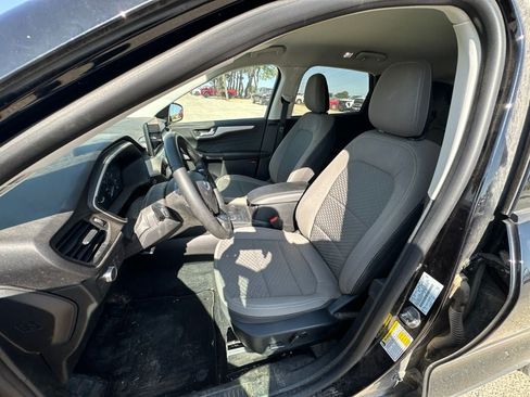 Used 2021 Ford Escape SE w/ Convenience Package FWD image 9