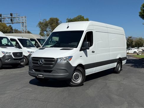 New 2025 Mercedes-Benz eSprinter 170 Cargo image 2