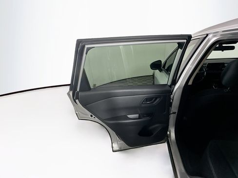 Used 2024 Nissan Rogue S image 25