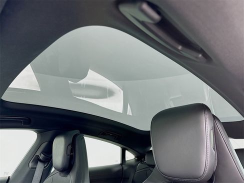 Used 2025 Porsche Taycan image 23