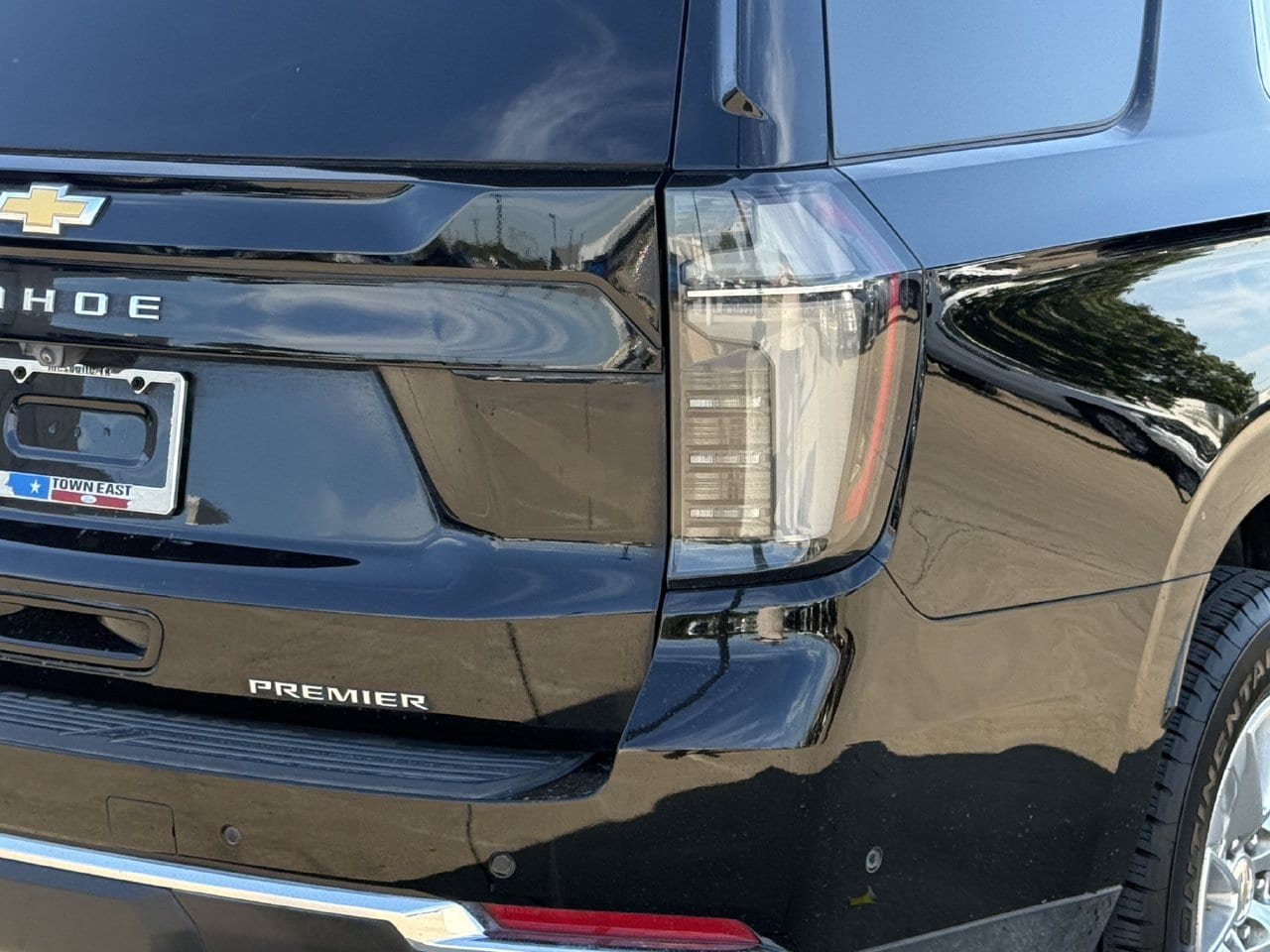 Used 2025 Chevrolet Tahoe Premier AWD/4WD image 7