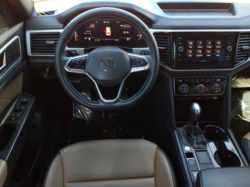 Certified 2022 Volkswagen Atlas Cross Sport SE w/ Black Wheel Package image 24