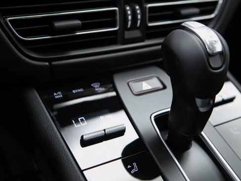 Certified 2026 Porsche Macan image 27