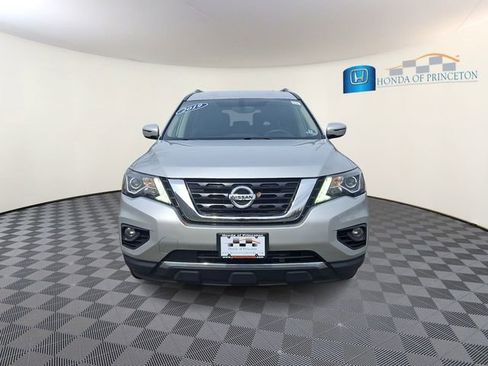 Used 2019 Nissan Pathfinder SV AWD/4WD image 2
