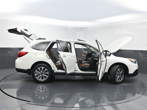 Used 2017 Subaru Outback 2.5i Touring image 36