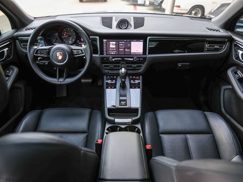 Certified 2023 Porsche Macan AWD/4WD image 33