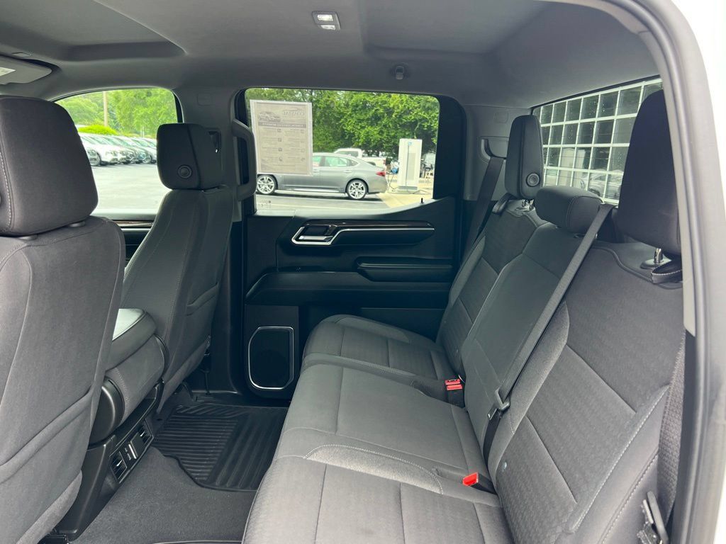 Used 2025 Chevrolet Silverado 1500 LT RWD image 15