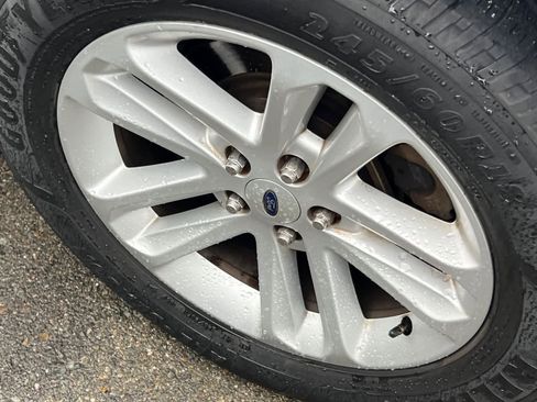 Used 2017 Ford Explorer XLT w/ Equipment Group 201A image 18