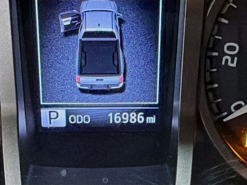 Used 2018 Toyota Tacoma SR5 image 14