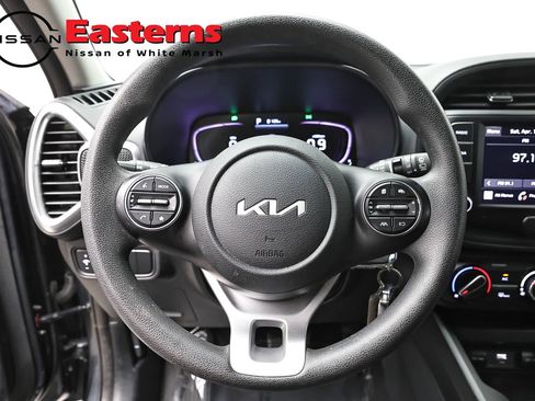 Used 2023 Kia Soul LX w/ LX Technology Package FWD image 10
