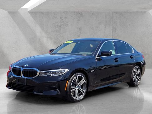 Used 2022 BMW 330e w/ Premium Package RWD image 8