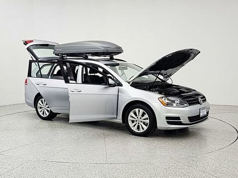 Used 2017 Volkswagen Golf S AWD/4WD image 10