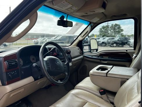 Used 2006 Ford F250 Lariat RWD image 10