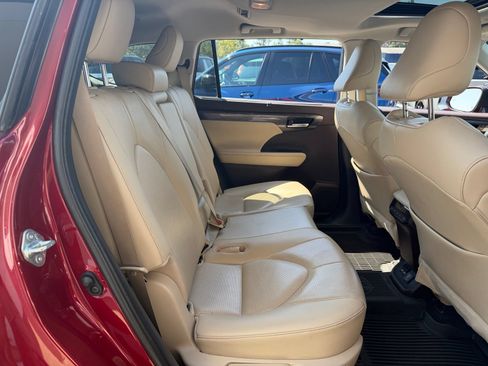 Used 2021 Toyota Highlander Limited AWD/4WD image 22