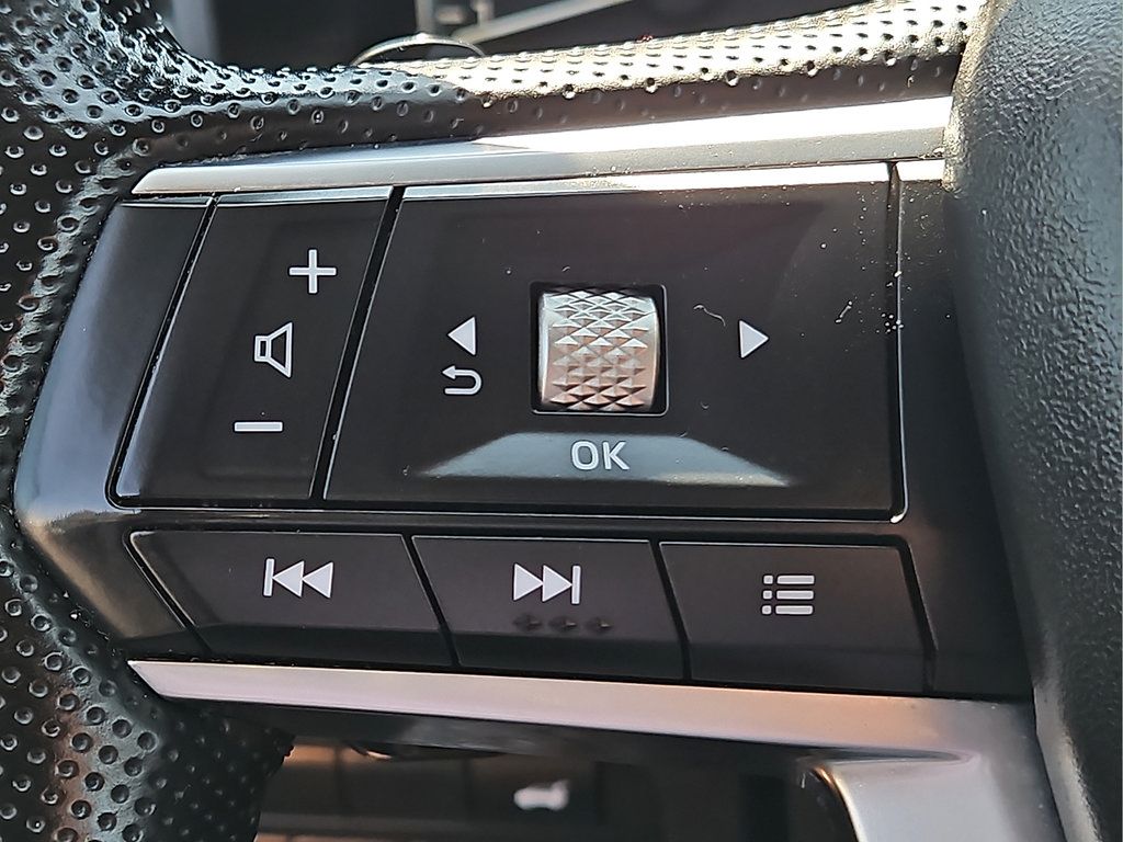 Used 2024 Mitsubishi Outlander AWD image 23