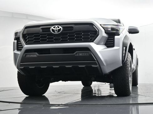 Used 2024 Toyota Tacoma TRD Off-Road AWD/4WD image 37