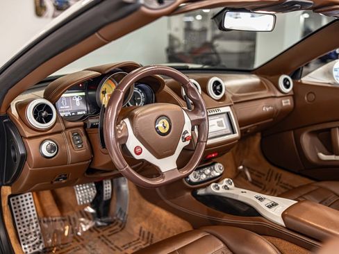 Used 2012 Ferrari California image 17