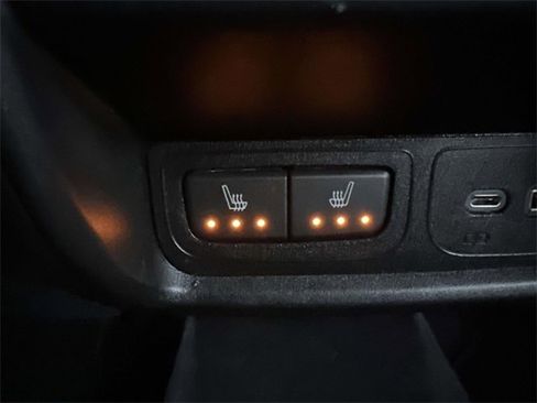 Certified 2023 Cadillac XT4 Luxury w/ Cold Weather Package image 34