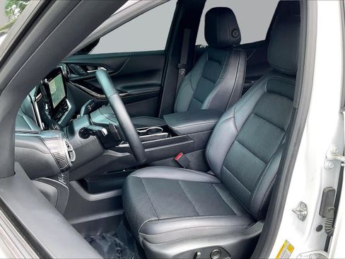 Used 2025 Chevrolet Equinox LT w/ Convenience Package II FWD image 24