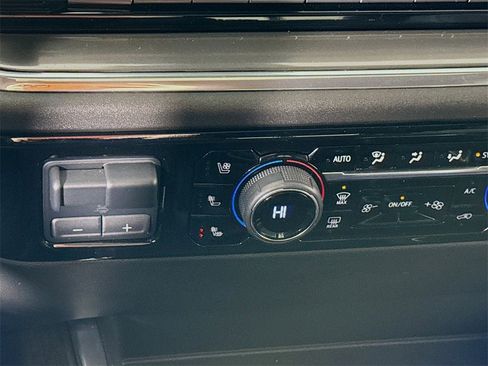 Used 2025 Chevrolet Silverado 1500 High Country w/ Technology Package image 15