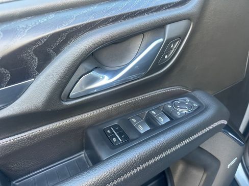 Used 2024 GMC Yukon XL Denali w/ Advanced Technology Package image 30