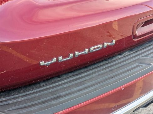 Used 2021 GMC Yukon Denali w/ Denali Premium Package image 11