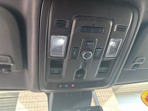 Used 2023 GMC Yukon XL Denali AWD/4WD image 14