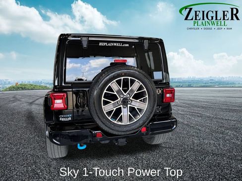 Used 2023 Jeep Wrangler Unlimited Sahara AWD/4WD image 4