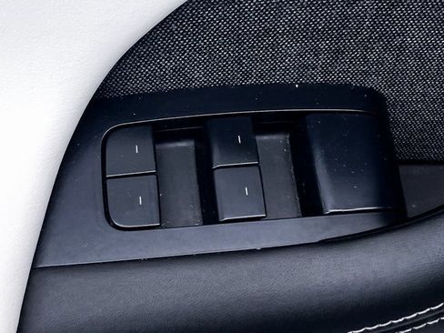 Used 2023 Tesla Model X image 19