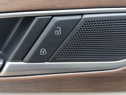 Used 2024 Volkswagen Atlas SE image 15