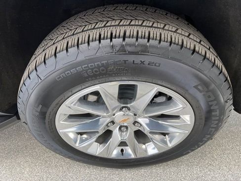 Used 2025 Chevrolet Suburban Premier image 15