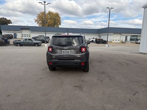 Used 2019 Jeep Renegade Latitude w/ Cold Weather Group image 33