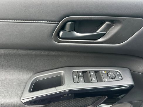 New 2025 Nissan Pathfinder SV w/ SV Premium Package image 12