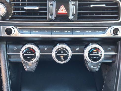 Used 2020 Genesis G70 2.0T image 20