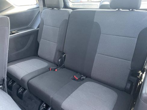 Used 2023 Chevrolet Traverse LT FWD image 25