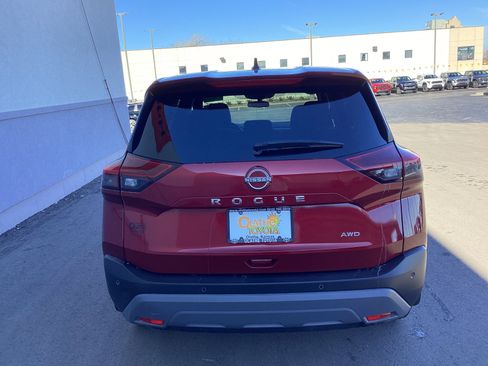 Used 2023 Nissan Rogue S image 4