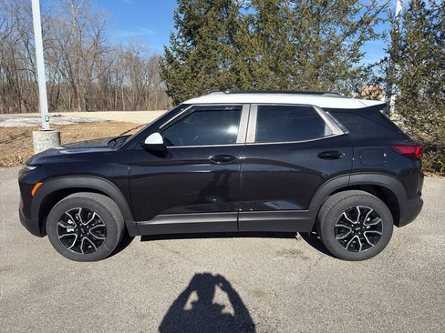 Used 2024 Chevrolet TrailBlazer ACTIV w/ Driver Confidence Package image 2