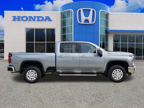 Used 2025 Chevrolet Silverado 2500 LTZ w/ LTZ Convenience Package image 2